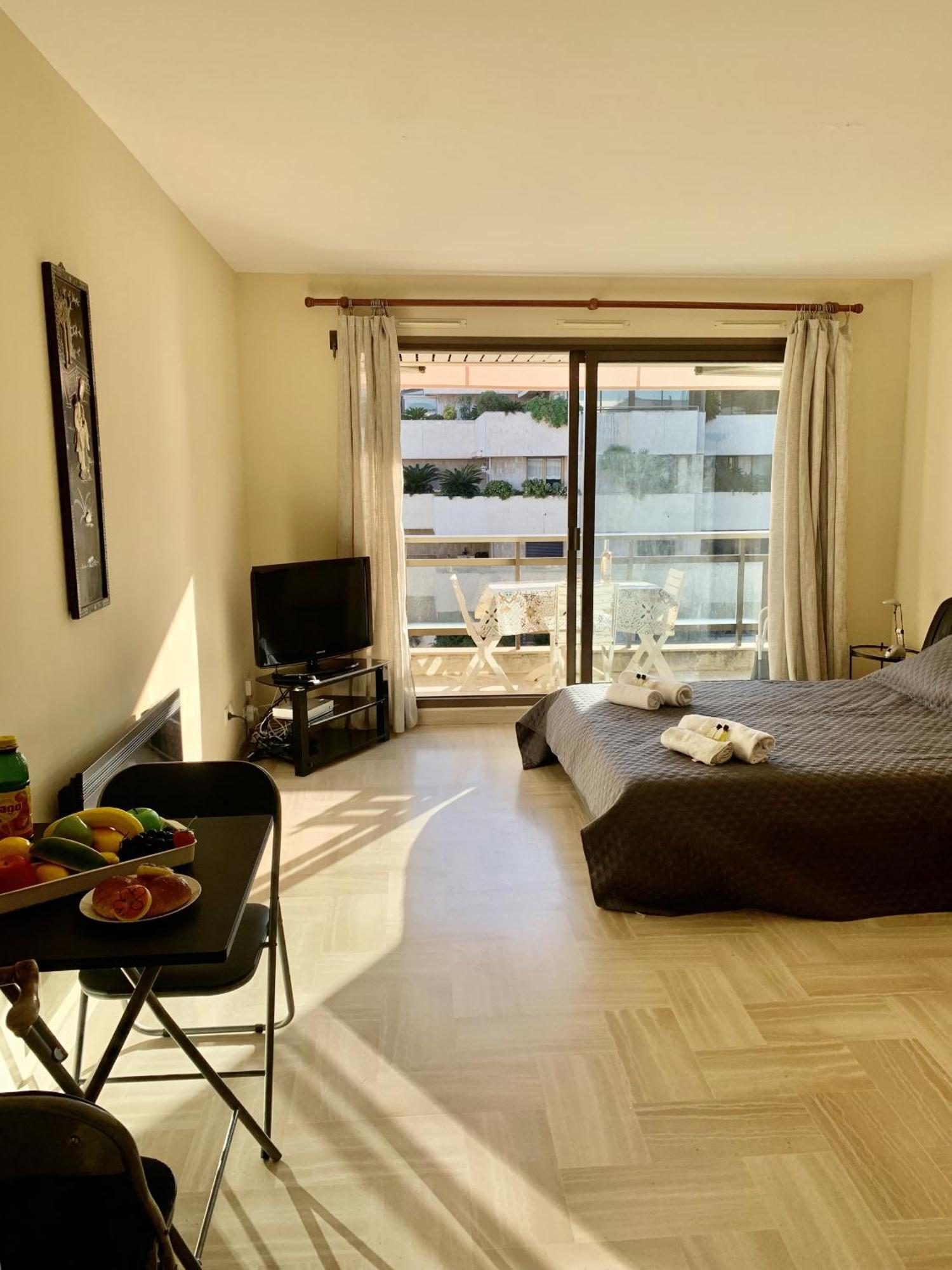 Gray d'Albion POL519 studio Cannes Extérieur photo
