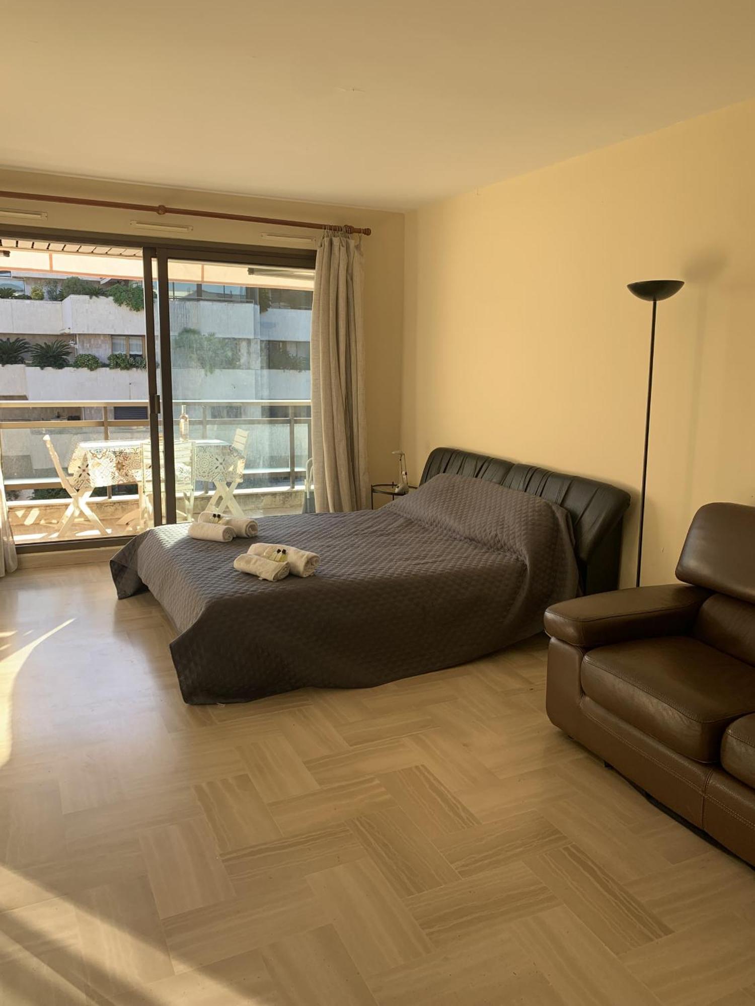 Gray d'Albion POL519 studio Cannes Extérieur photo